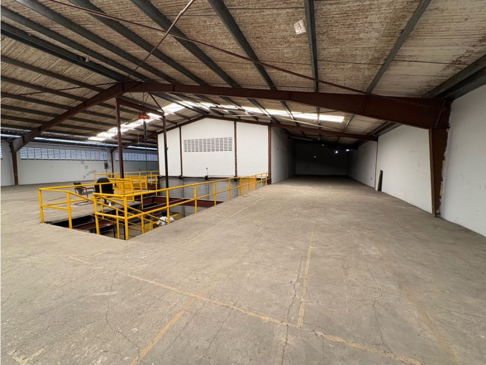 Bodega en FRANCEFIELD alquiler 3000m2 — foto 3