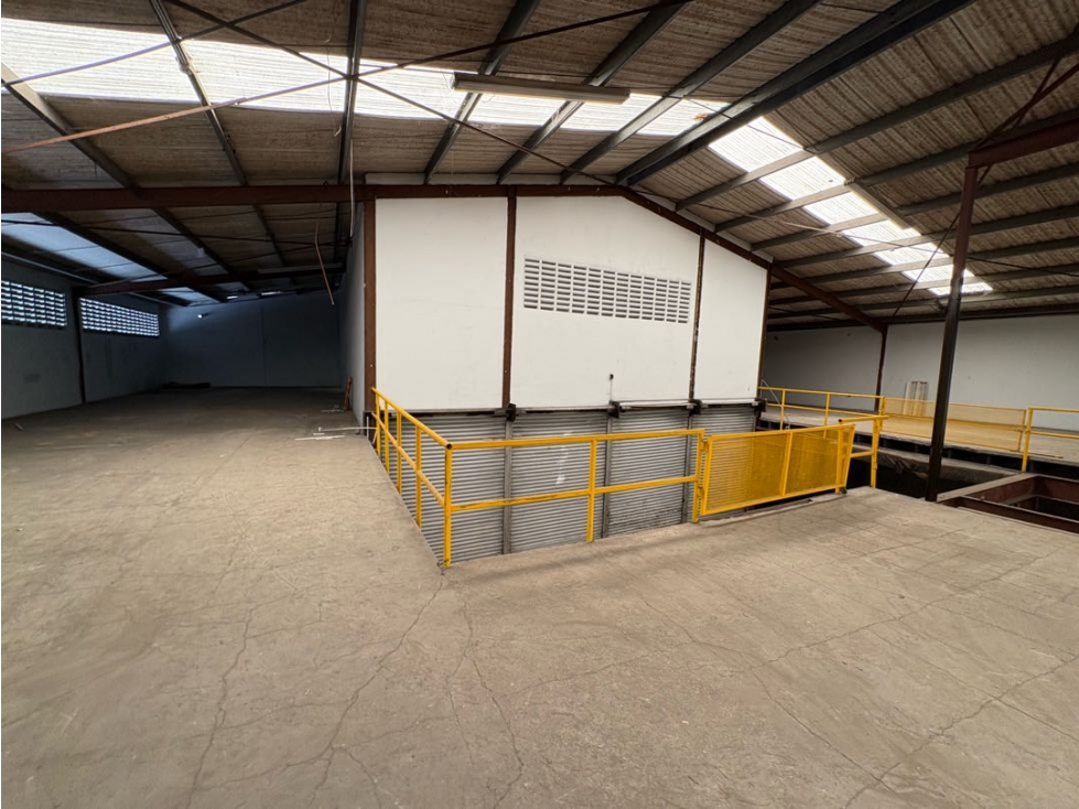Bodega en FRANCEFIELD alquiler 3000m2 — foto 5