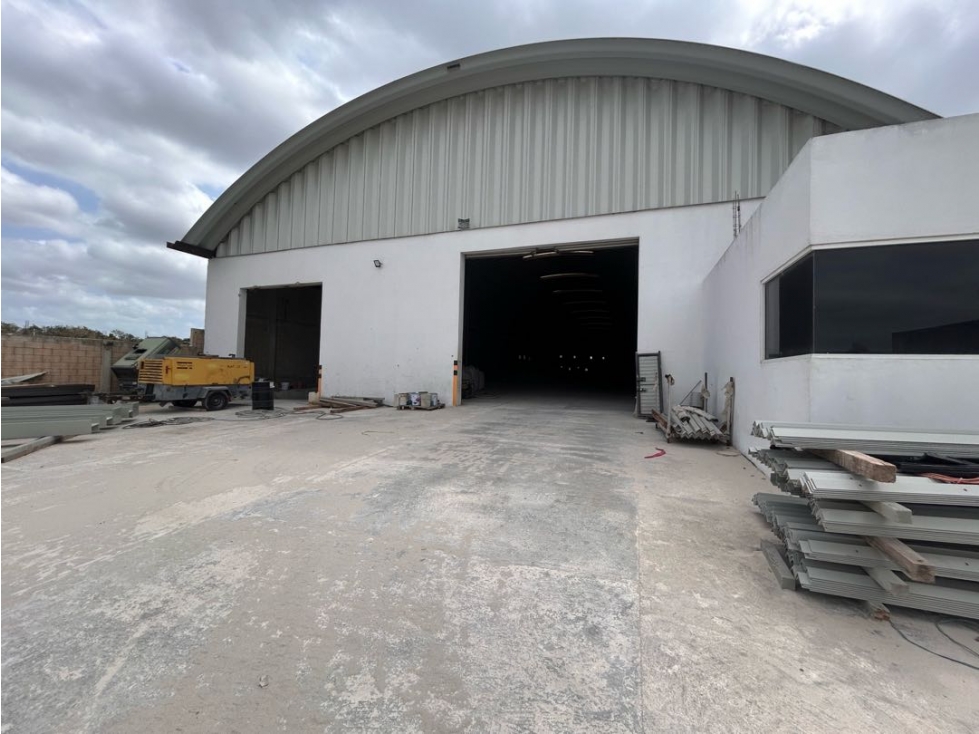 Bodega en renta 2000 m2 - 3