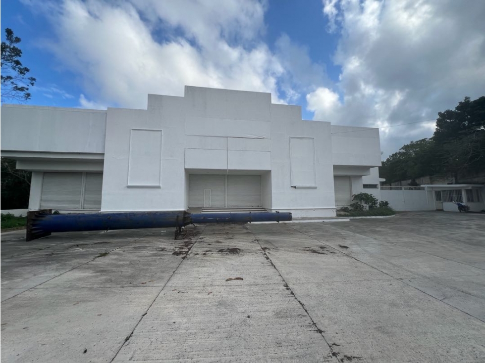 BODEGA EN RENTA 935M EN CANCÚN SOBRE LOPEZ PORTILLO - 1
