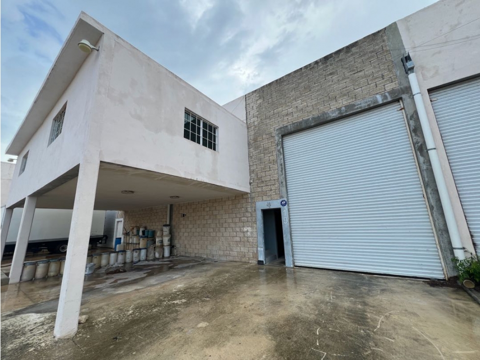 BODEGA EN RENTA EN CANCÚN DE 300M X AV COLOSIO