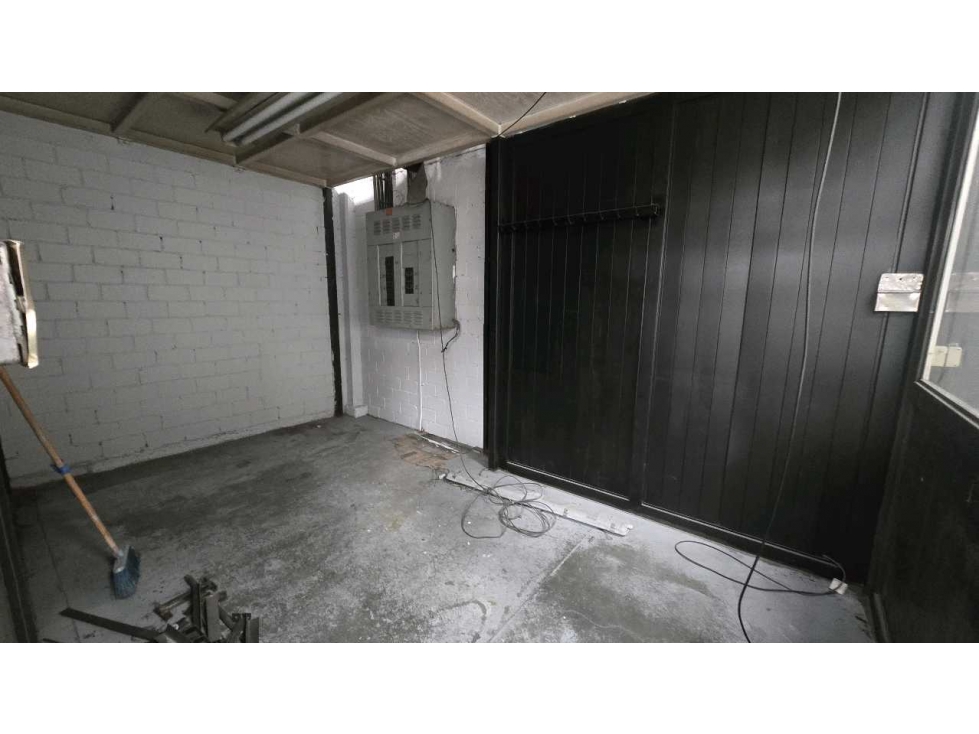 Bodega en Venta con Oficina en Col. La Loma - 2