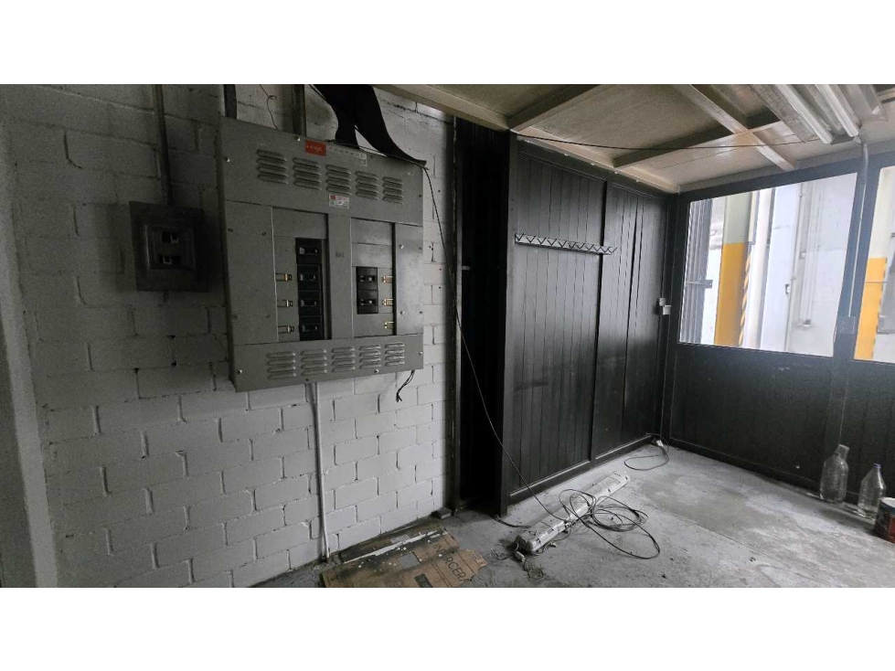 Bodega en Venta con Oficina en Col. La Loma - 3
