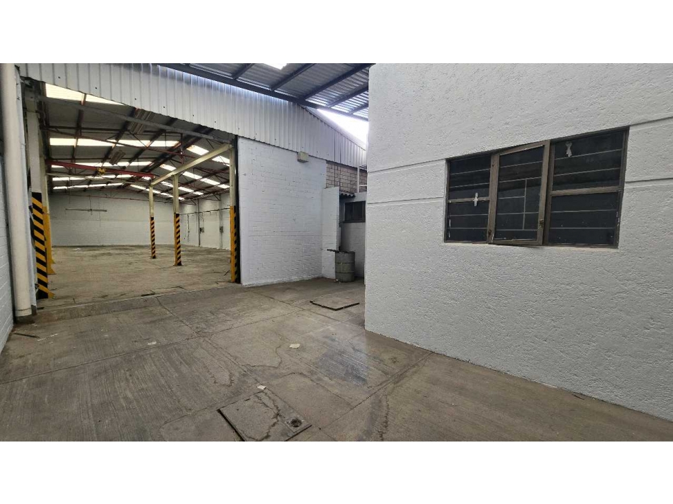 Bodega en Venta con Oficina en Col. La Loma - 4