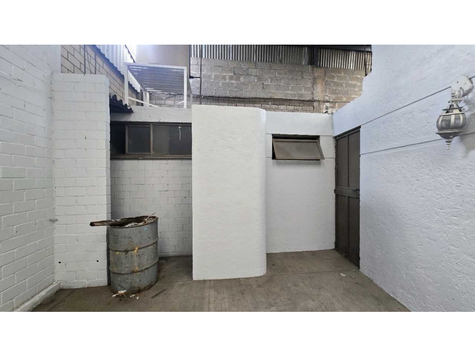 Bodega en Venta con Oficina en Col. La Loma - 5