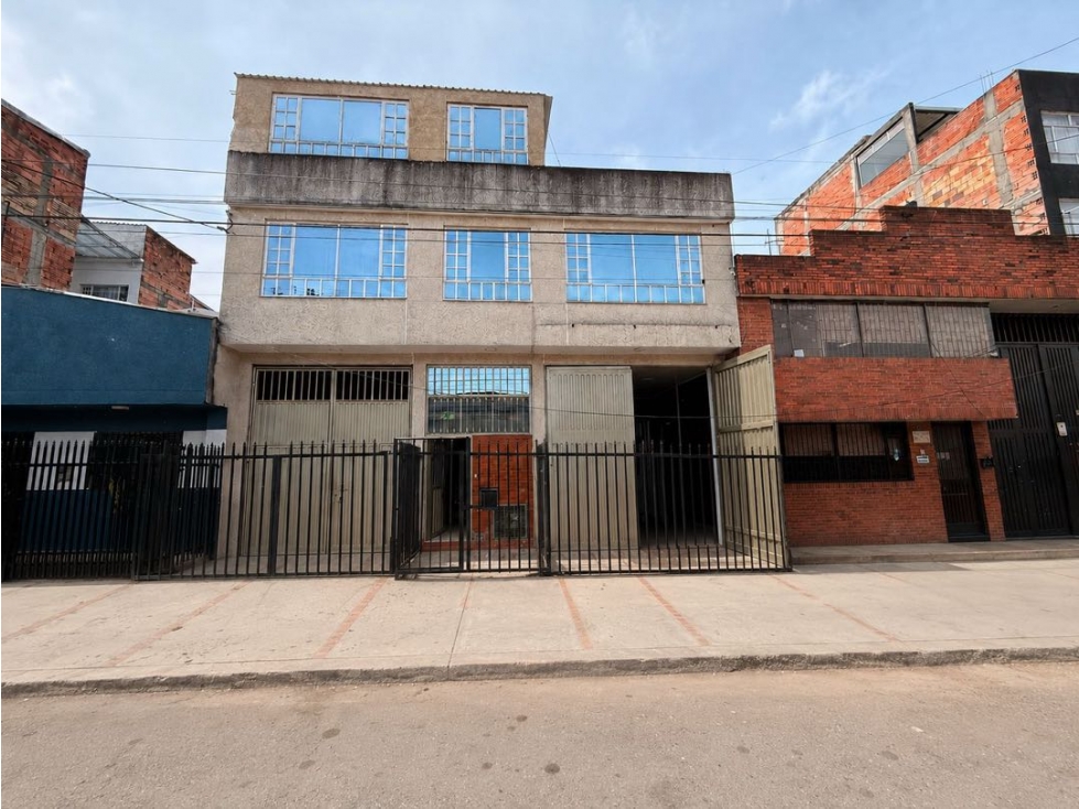BODEGA EN VENTA DOBLE ALTURA CARVAJAL BOGOTA SUR 350M2