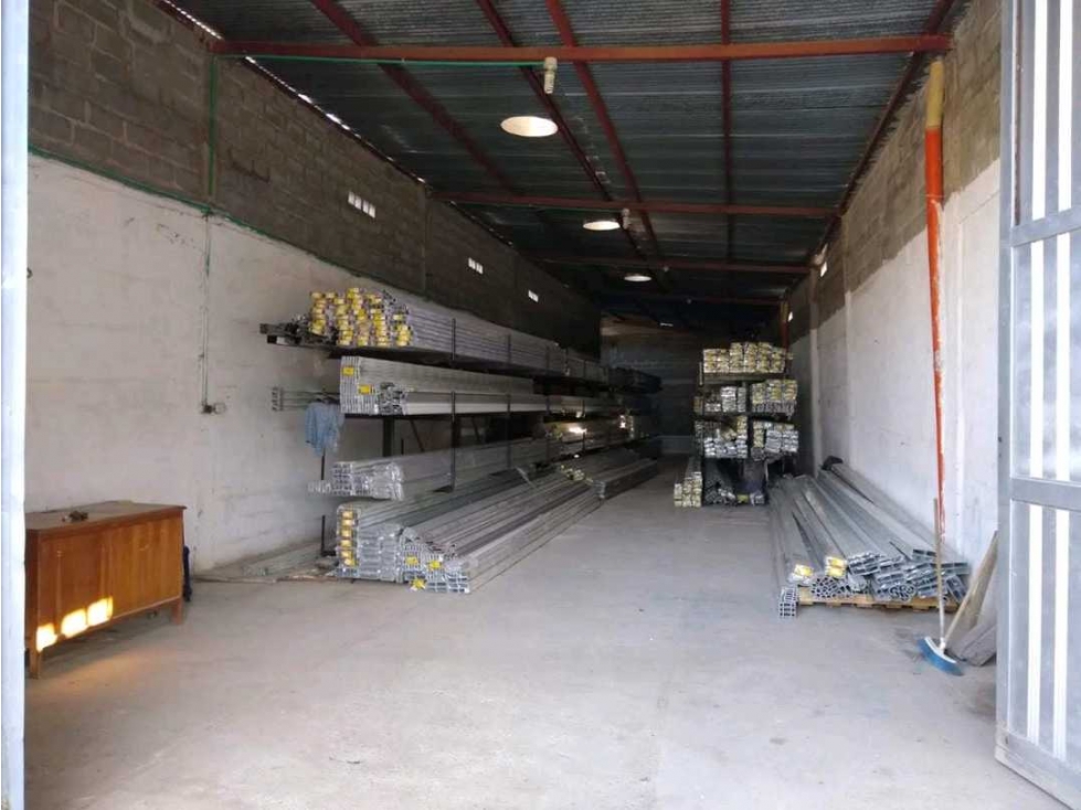 Bodega en venta en el barrio Sucre - 1