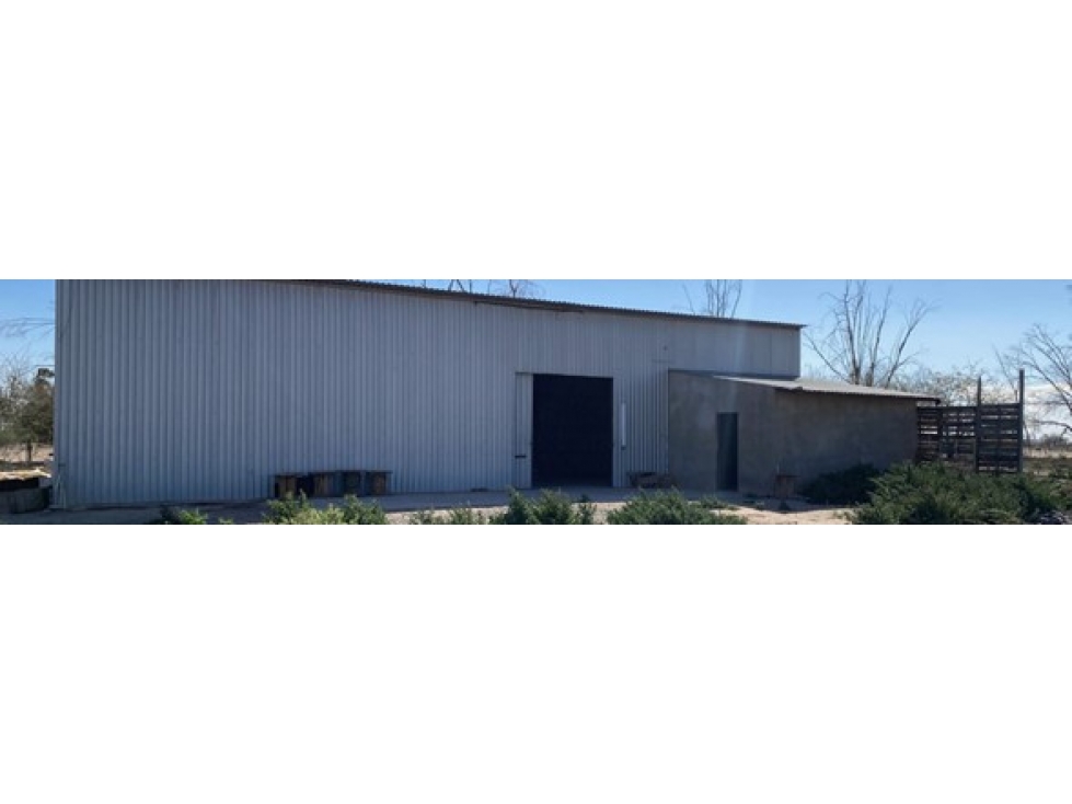 Bodega Industrial con Amplio Terreno en Granjas Valle Verde, Mexicali - 1