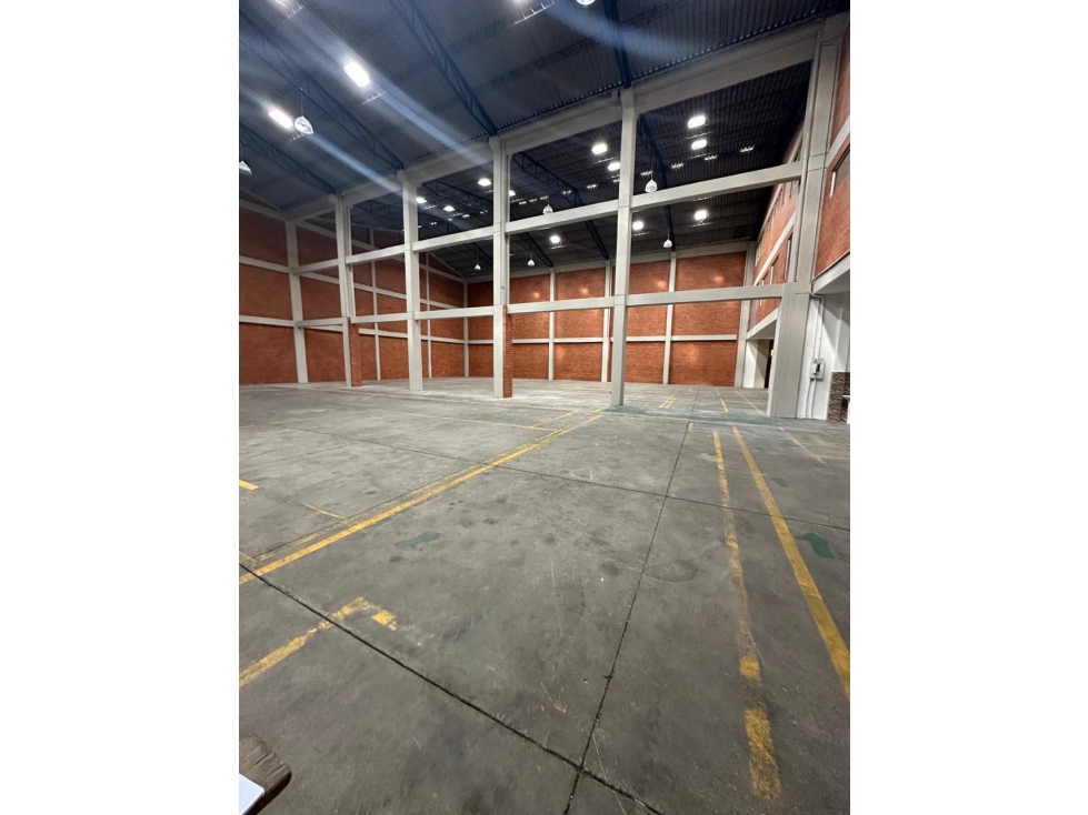 Arriendo bodega logística 2.200M2 Montevideo — foto 4