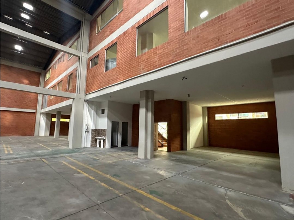 Arriendo bodega logística 2.200M2 Montevideo — foto 5