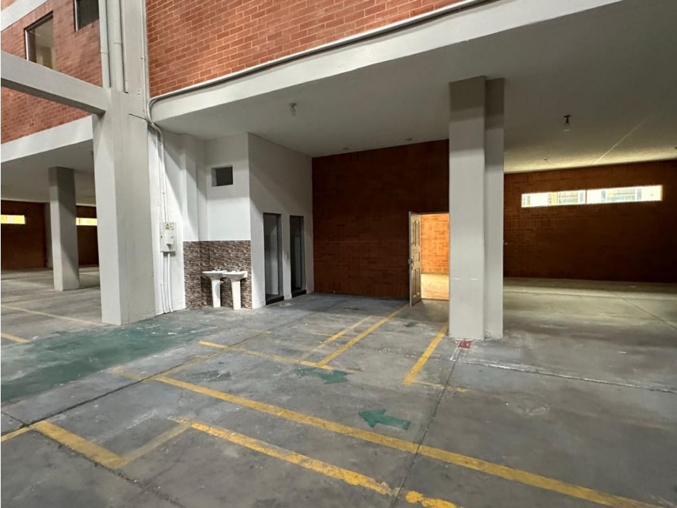 Arriendo bodega logística 2.200M2 Montevideo — foto 6