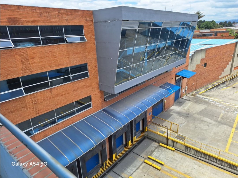 Bodega logística administrativa 9.445M2