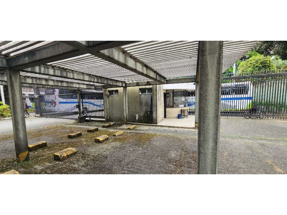 Bodega sobre la Av del rio sentido sur - 2