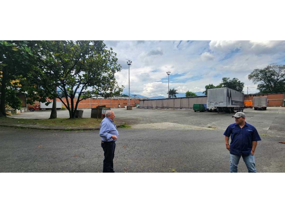 Bodega sobre la Av del rio sentido sur - 5