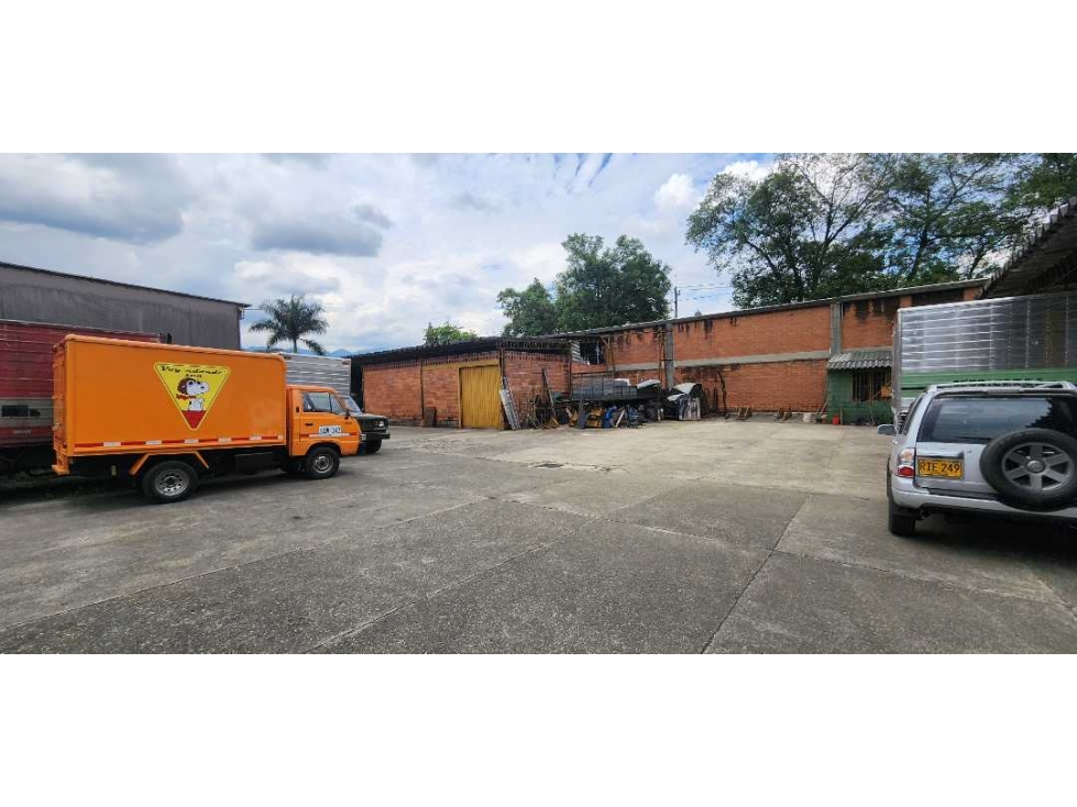 Bodega sobre la Av del rio sentido sur - 6