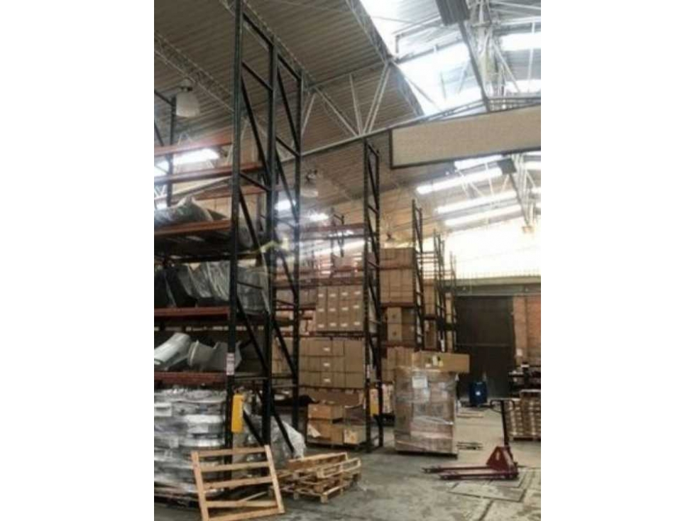 BODEGA EN VENTA - VITRINA COMERCIAL SOBRE AV AMÉRICAS