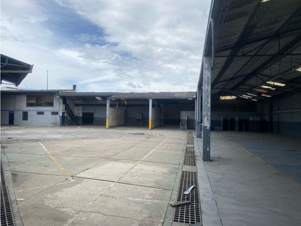 Bodega vitrina Puente Aranda 6.013M2