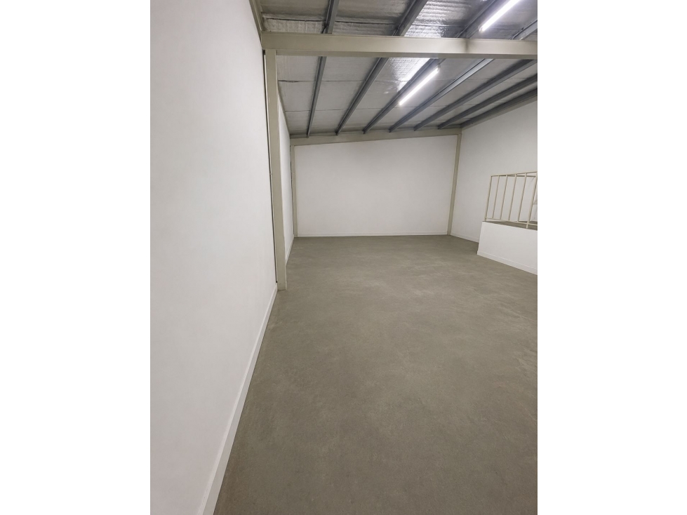 BODEGA-OFICINA DE 120 M² EN ALQUILER | PARQUE LEFEVRE (C.P) - 1
