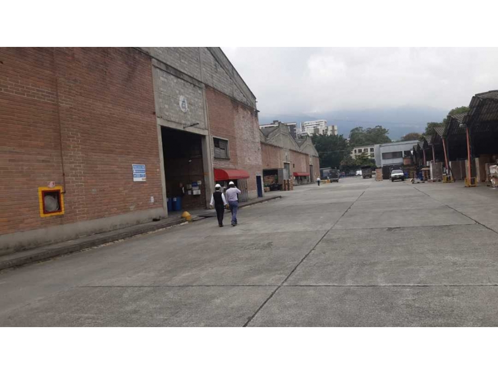 Bodegas av las Vegas con un lote de 23.000 único en Medellín