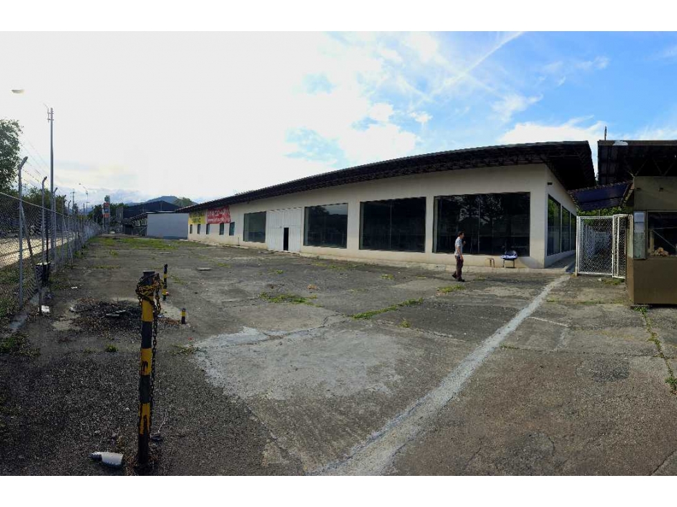 Bodegas oficinas y amplia vitrina cra 8a al lado del.Parque de la.Caña — foto 3
