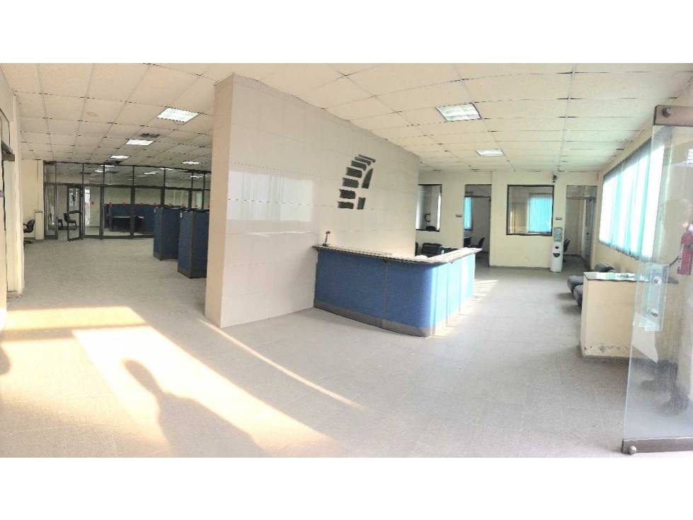Bodegas oficinas y amplia vitrina cra 8a al lado del.Parque de la.Caña — foto 5