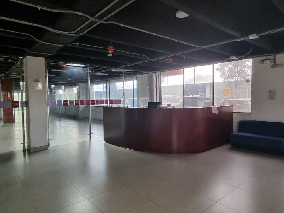 BODEGAS Y EDIFICIO DE OFICINAS DE 4700M EN ZONA AEROPUERTO EL DORADO — foto 3