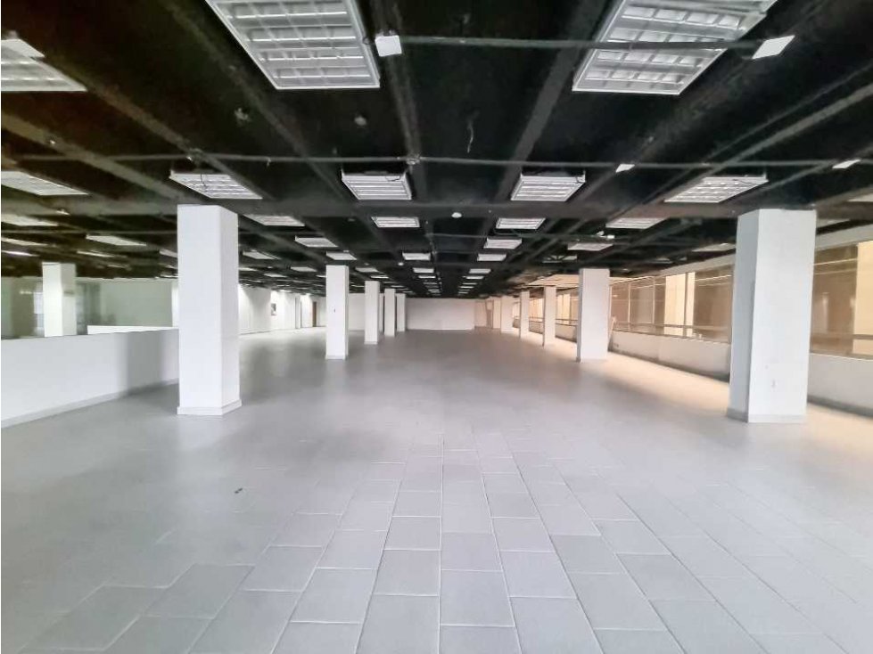 BODEGAS Y EDIFICIO DE OFICINAS DE 4700M EN ZONA AEROPUERTO EL DORADO — foto 5