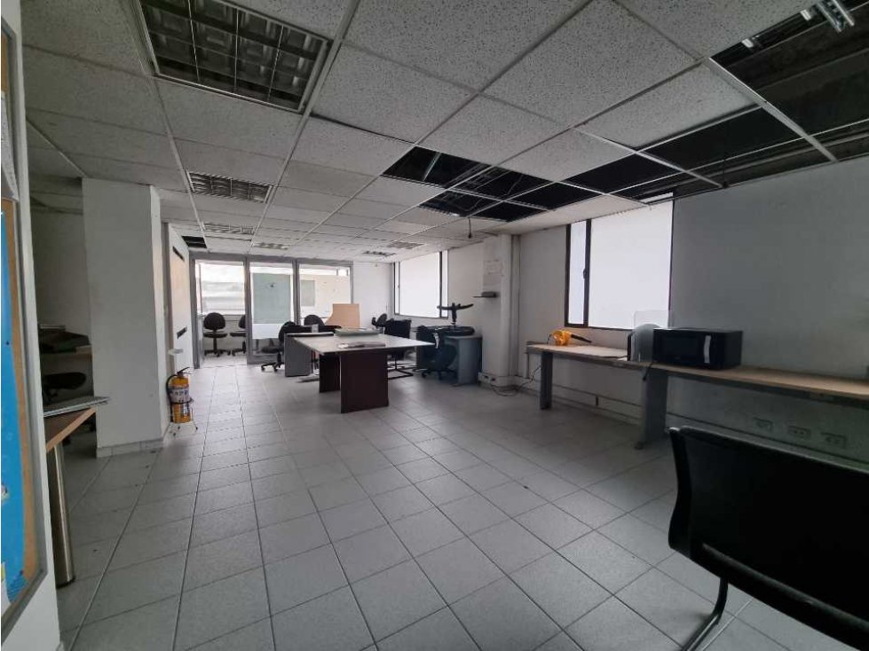 BODEGAS Y EDIFICIO DE OFICINAS DE 4700M EN ZONA AEROPUERTO EL DORADO — foto 6