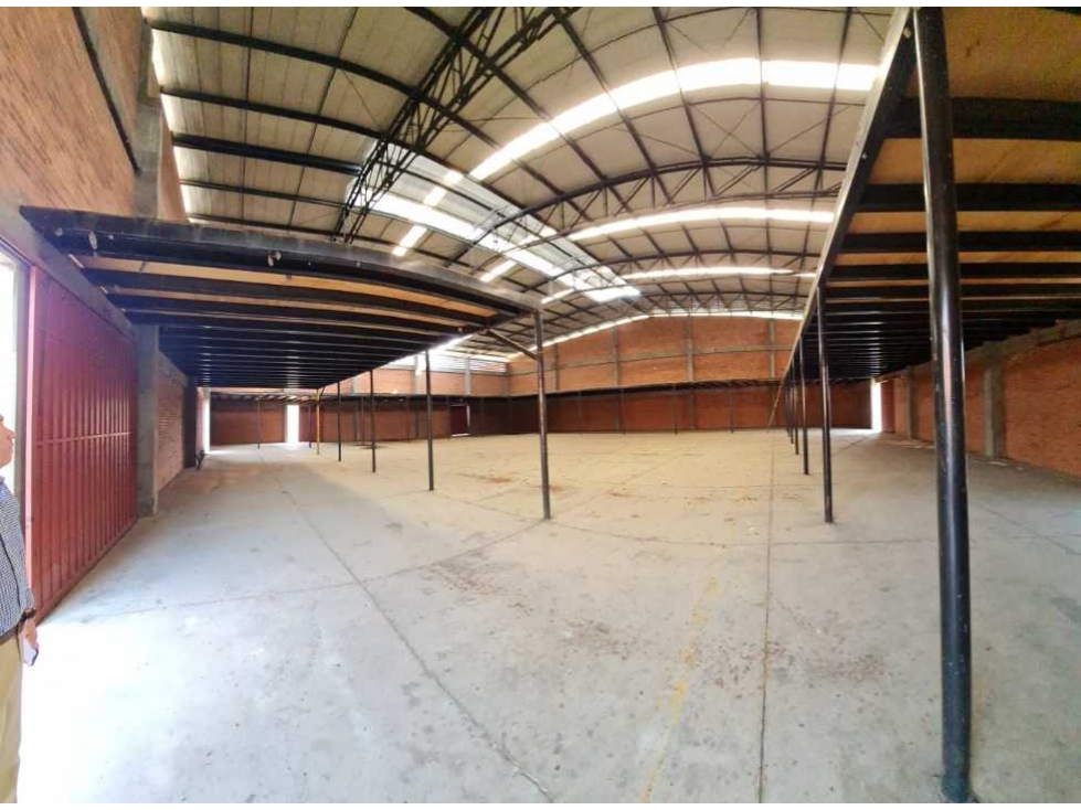 Bodegas y amplias oficinas en zona industrial de Yumbo - 4