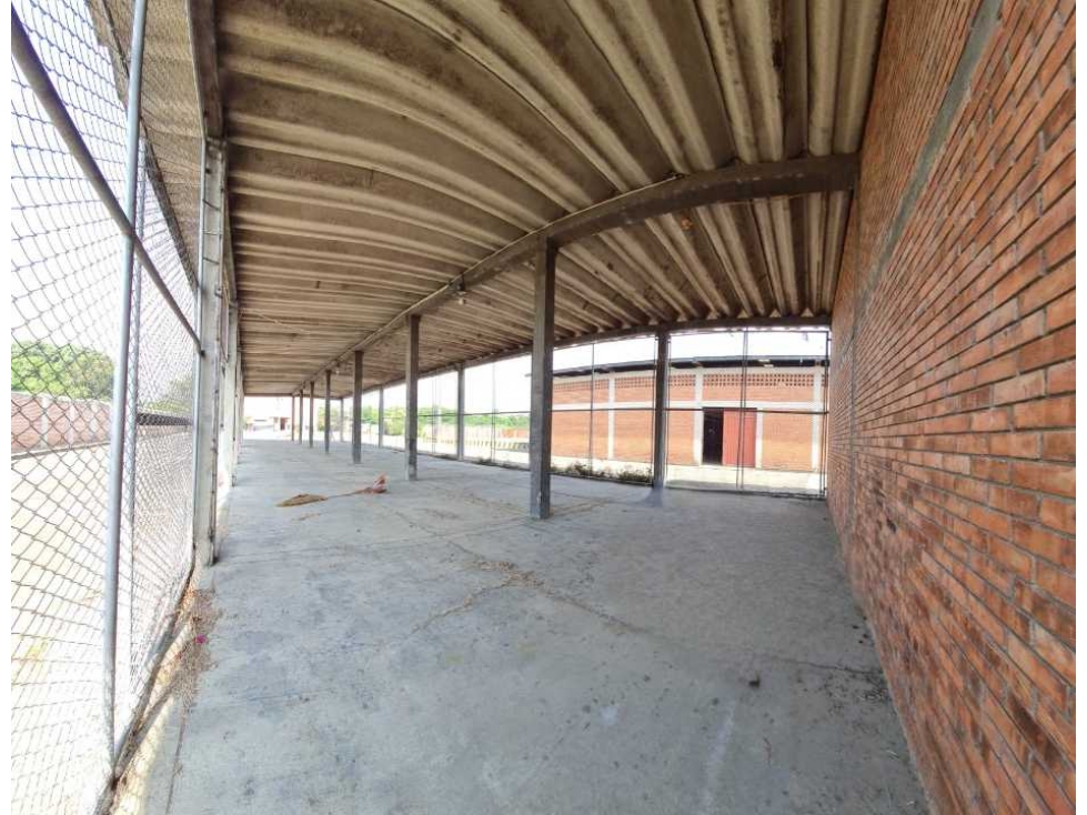 Bodegas y amplias oficinas en zona industrial de Yumbo - 5