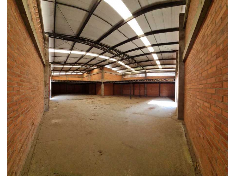 Bodegas y amplias oficinas en zona industrial de Yumbo - 6