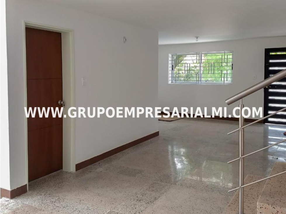 BONITA CASA BIFAMILIAR EN ARRIENDO - SECTOR SANTA TERESITA COD: 31157