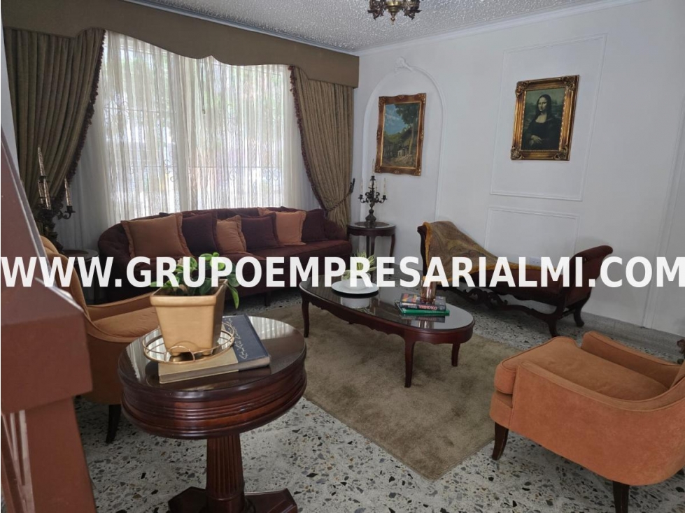 BONITA CASA UNIFAMILIAR EN VENTA - SECTOR LOS COLORES COD: 33114