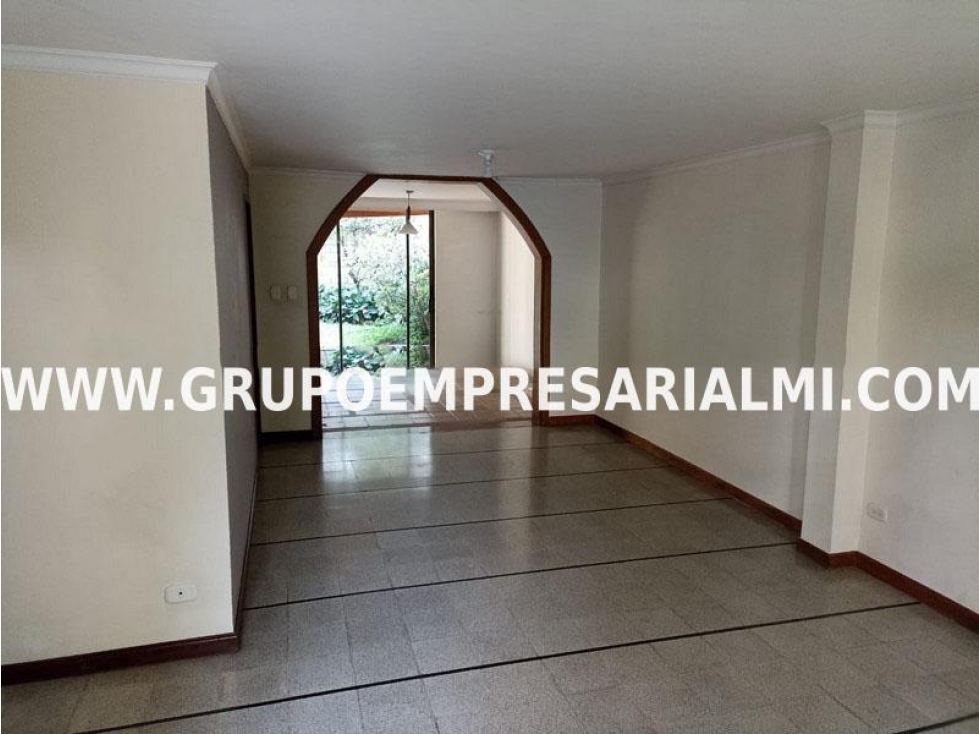 BONITA CASA UNIFAMILIAR EN VENTA - SECTOR SIMÓN BOLÍVAR COD: 31910