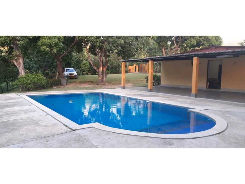 Bonita finca de 5000m2 con piscina, masinga-bonda - 2
