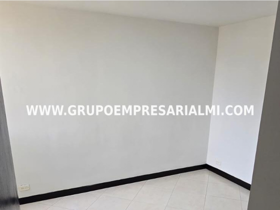 BONITO APARTAMENTO EN ARRIENDO - SECTOR LOMA DE LOS BERNAL COD: 31146 — foto 4