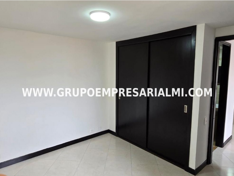 BONITO APARTAMENTO EN ARRIENDO - SECTOR LOMA DE LOS BERNAL COD: 31146 — foto 6