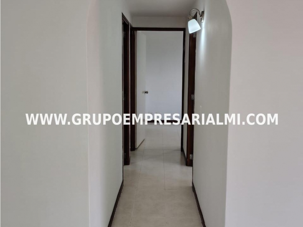 BONITO APARTAMENTO EN ARRIENDO - SECTOR LOMA DE LOS BERNAL COD: 2918 — foto 3