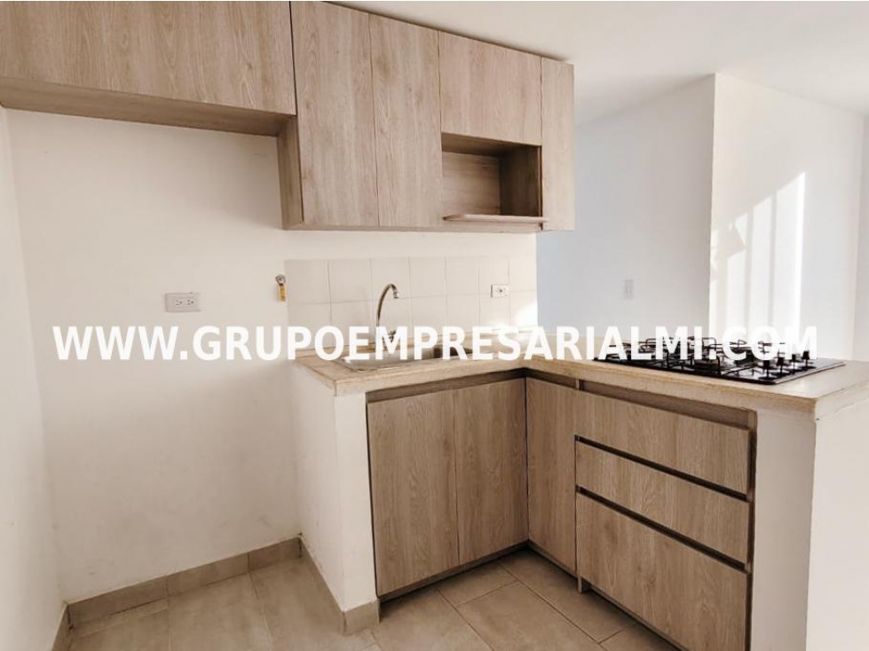 BONITO APARTAMENTO EN ARRIENDO - SECTOR MARÍA AUXILIADORA COD: 32170 — foto 2