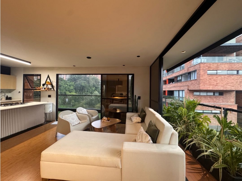 VENTA APARTAMENTO ENVIGADO, LOMA DE LAS BRUJAS. AMPLIA TERRAZA