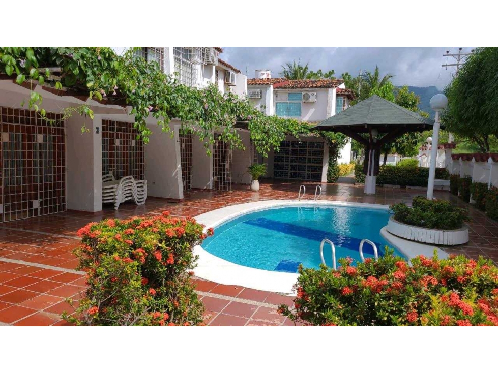 Cabaña en conjunto cerrado 140m2 a 150mtrs del mar bello horizonte