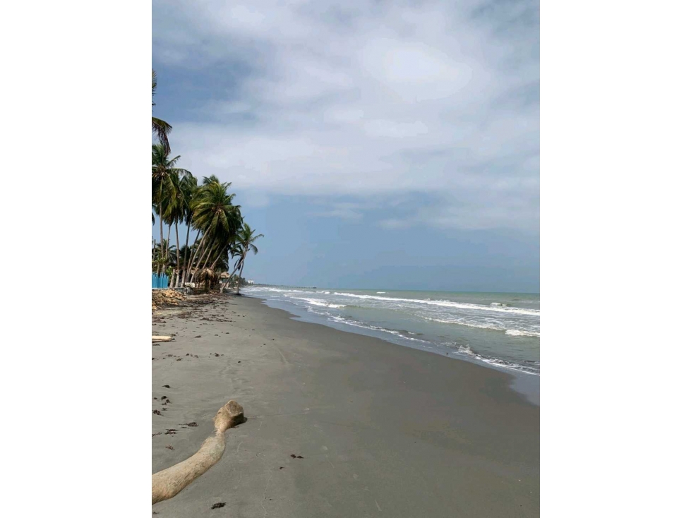Cabaña en venta en Moñitos lote de 344 m2- 68 m2 de construcción. - 2