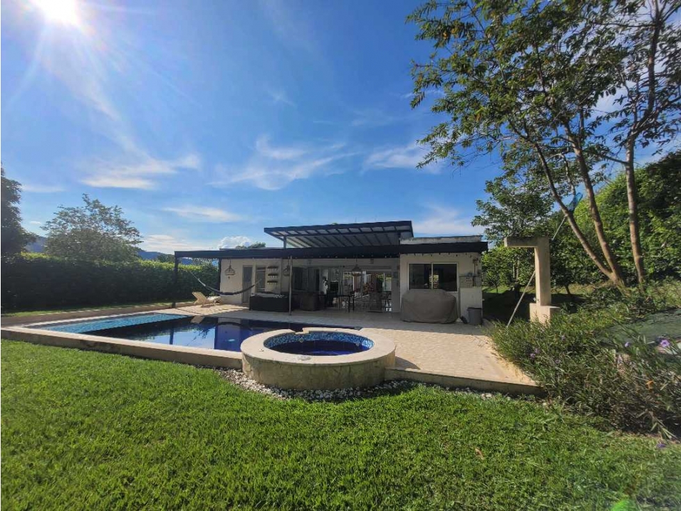 Casa de recreo independiente en parcelación San Jerónimo con piscina