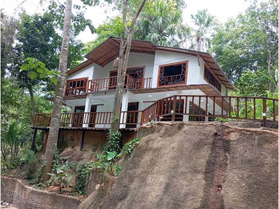 Cabaña frente al río por el Parque Tayrona — foto 2