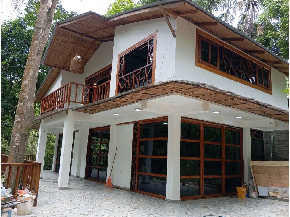 Cabaña frente al río por el Parque Tayrona — foto 3