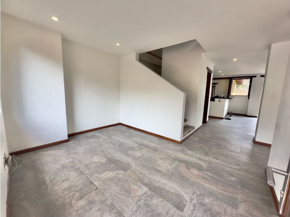Cajica arriendo casa 198metros 4 cuartos 5.5 baños — foto 2