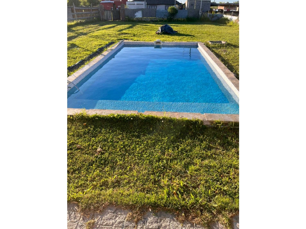 Casa 3 dormitorios con pileta y amplio lote La Plata — foto 2