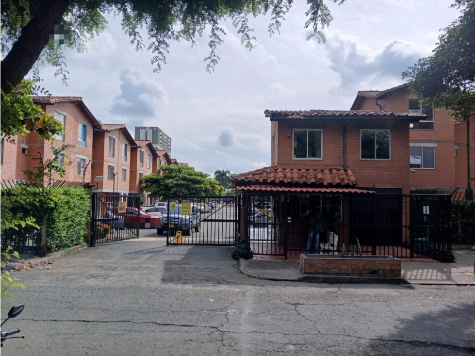 CALLE 34 94 39 CONJ RESIDENCIAL RESERVA DEL LILI CASA 9 BLOQUE C — foto 2