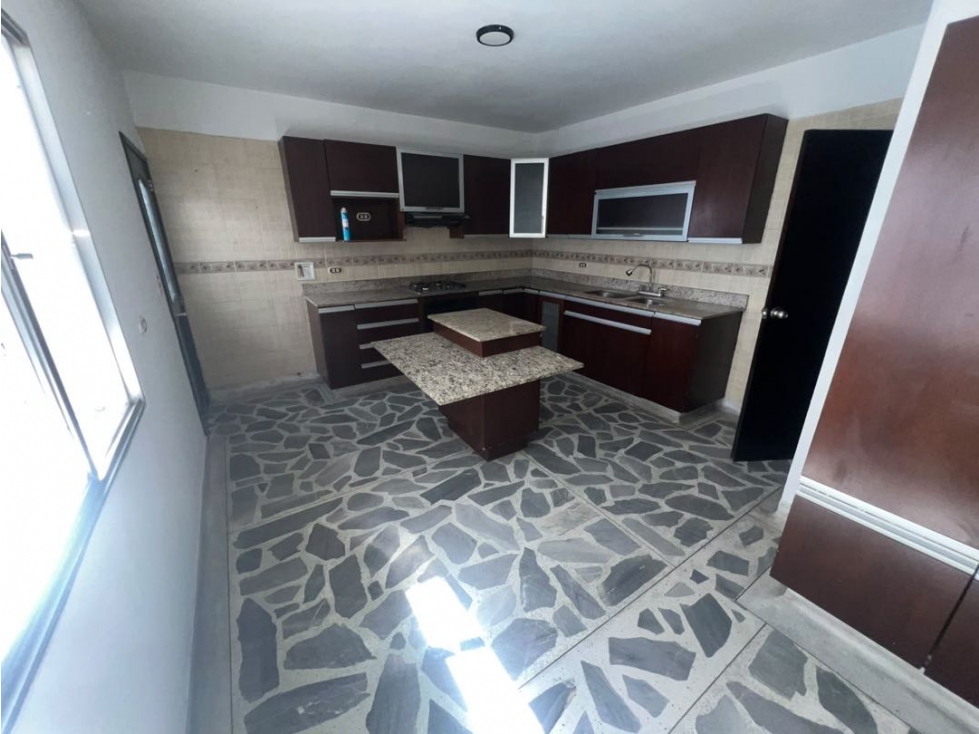 VENDO CASA EN SIMÓN BOLIVAR LAURELES
