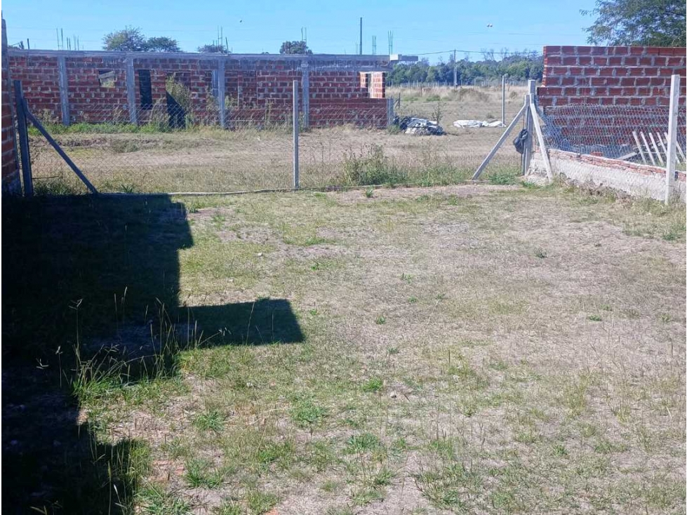 Lote con edificación a terminar en Venta.- Calle 87 entre 156 y 157 - 1